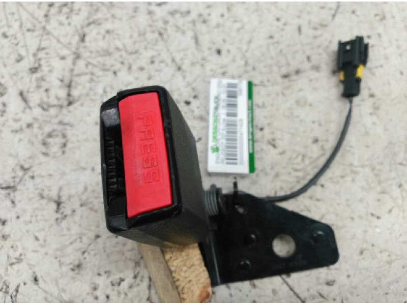Recambio de enganche cinturon trasero izquierdo para peugeot 207 x-line referencia OEM IAM 6481739  
