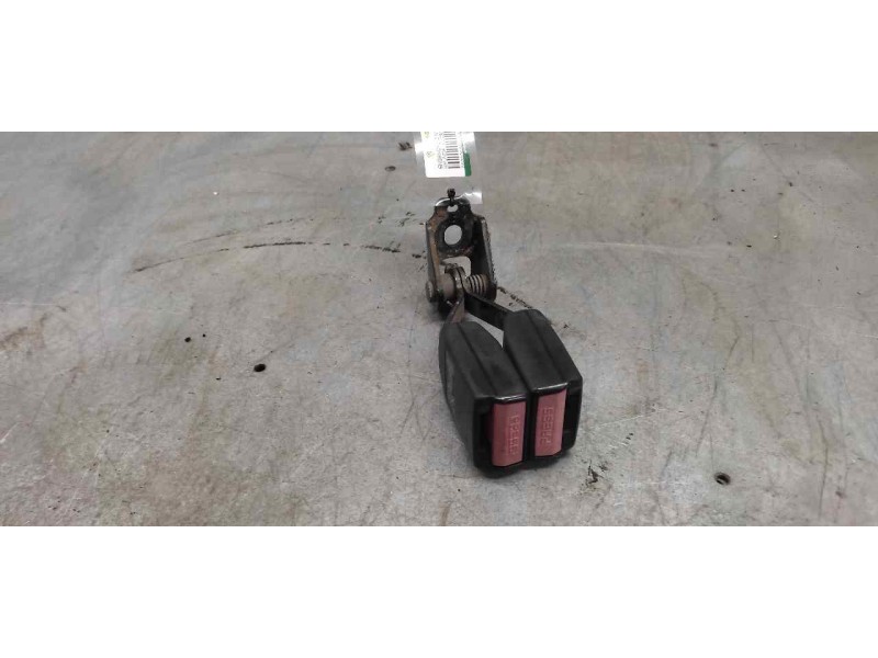 Recambio de enganche cinturon trasero derecho para hyundai accent (lc) gl 4p referencia OEM IAM EA19733  
