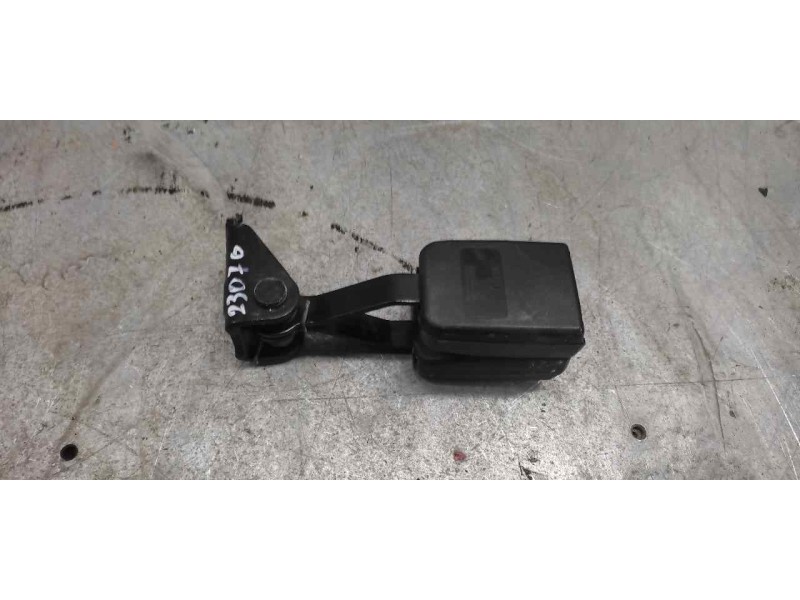 Recambio de enganche cinturon trasero derecho para hyundai accent (lc) gl 4p referencia OEM IAM EA19733  