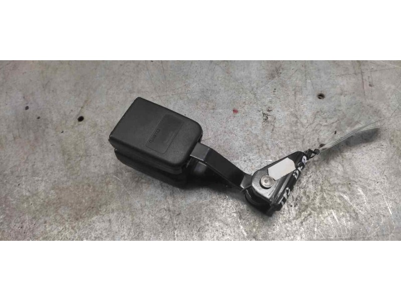 Recambio de enganche cinturon trasero derecho para hyundai accent (lc) gl 4p referencia OEM IAM EA19773  