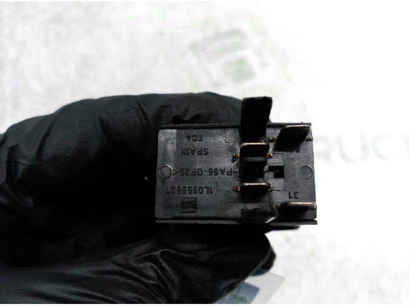 Recambio de boton antivaho para seat toledo (1l) magnus referencia OEM IAM 1L095621  