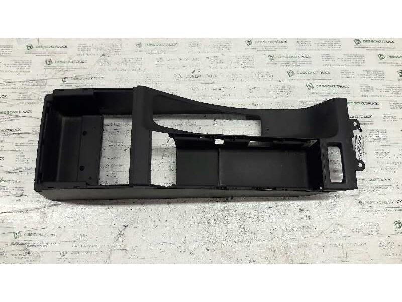 Recambio de guarnecidos varios para bmw serie 3 berlina (e46) 320d referencia OEM IAM 51168213680 CARCASA CONSOLA CENTRAL 