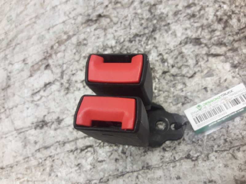 Recambio de enganche de cinturon trasero central para ford focus berlina (cap) ambiente (d) referencia OEM IAM  DERECHO 