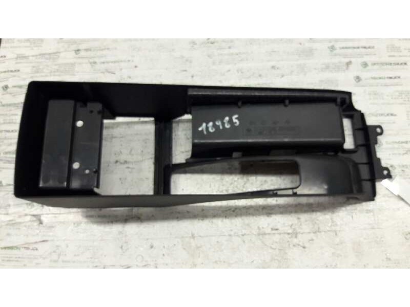 Recambio de guarnecidos varios para bmw serie 3 berlina (e46) 320d referencia OEM IAM 51168213680 CARCASA CONSOLA CENTRAL 