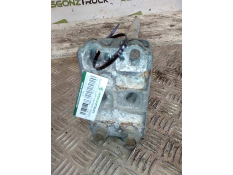 Recambio de soporte guardabarros trasero para volvo fh xxx 12.8 diesel referencia OEM IAM 20466895 DELANTERO DERECHO 