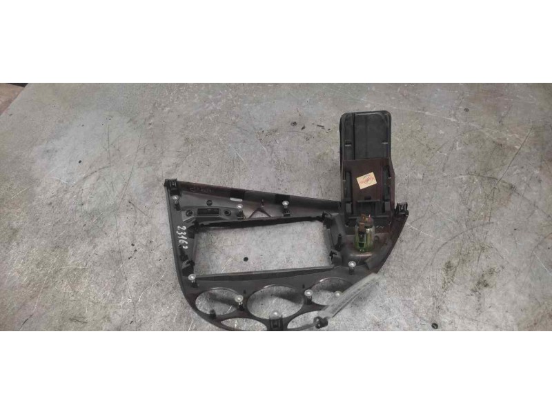 Recambio de guarnecido radio para ford focus berlina (cak) ambiente referencia OEM IAM 98ABA046A04AEW  