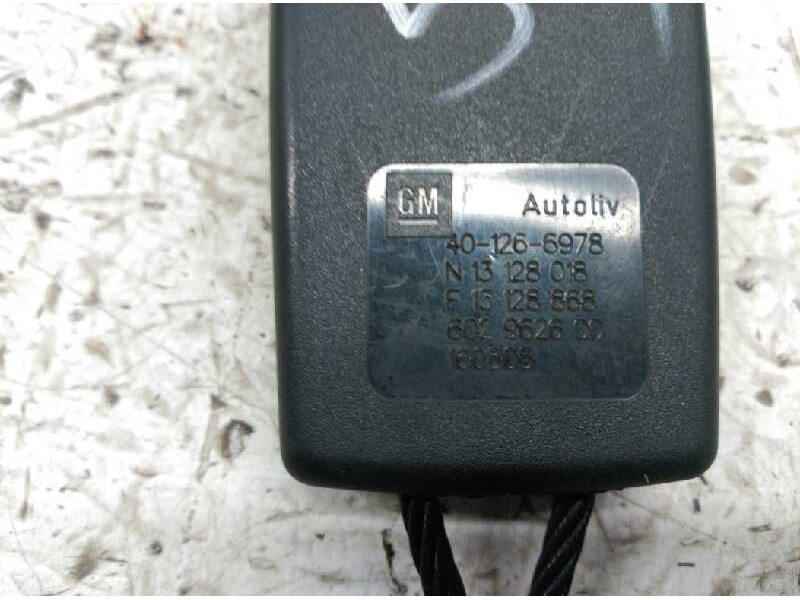 Recambio de enganche cinturon trasero izquierdo para opel astra gtc cosmo referencia OEM IAM 13128018  