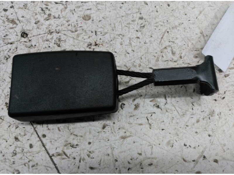 Recambio de enganche cinturon trasero izquierdo para opel astra gtc cosmo referencia OEM IAM 13128018  