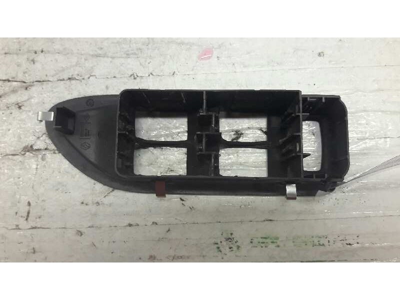 Recambio de guarnecidos varios para renault laguna ii grandtour (kg0) expression referencia OEM IAM  MANDO ELEVALUNAS IZQ 