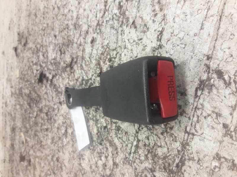 Recambio de enganche de cinturon izquierdo para nissan almera (n16/e) acenta referencia OEM IAM  DELANTERO 