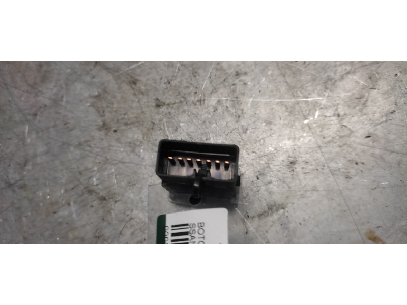 Recambio de boton agua limpia para ssangyong musso 2.9 tdi full referencia OEM IAM   