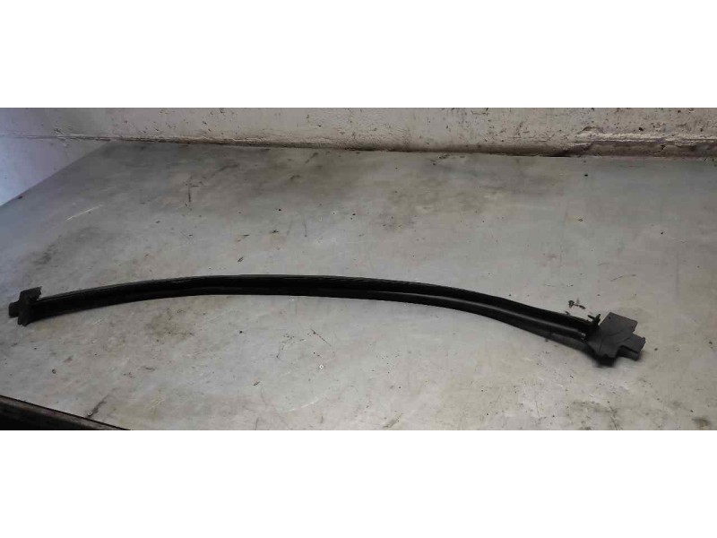 Recambio de lameaguas para peugeot 3008 confort referencia OEM IAM 9683267280  