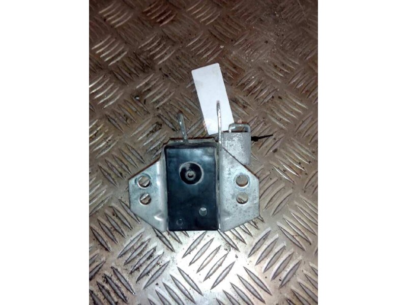 Recambio de cierre calandra para iveco stralis (as) fg /fp  4x2 gran espacio referencia OEM IAM 500398058  