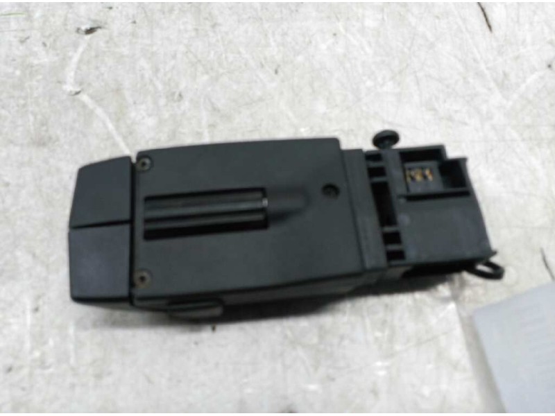 Recambio de mando radio para nissan primastar (x83) caja cerrada batalla corta 2,7t referencia OEM IAM 8200009040  