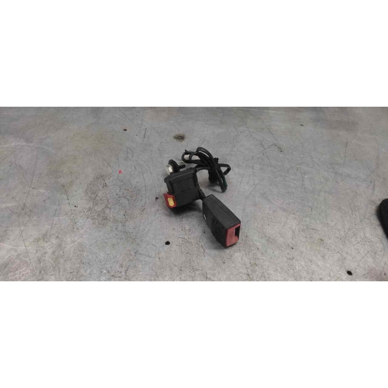 Recambio de enganche de cinturon izquierdo para renault scenic (ja..) 1.9 d rt referencia OEM IAM 340184  