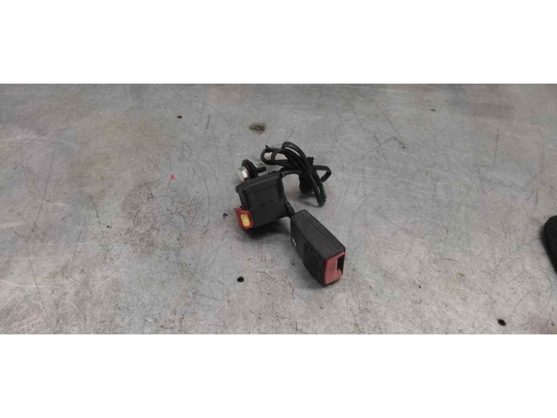Recambio de enganche de cinturon izquierdo para renault scenic (ja..) 1.9 d rt referencia OEM IAM 340184  