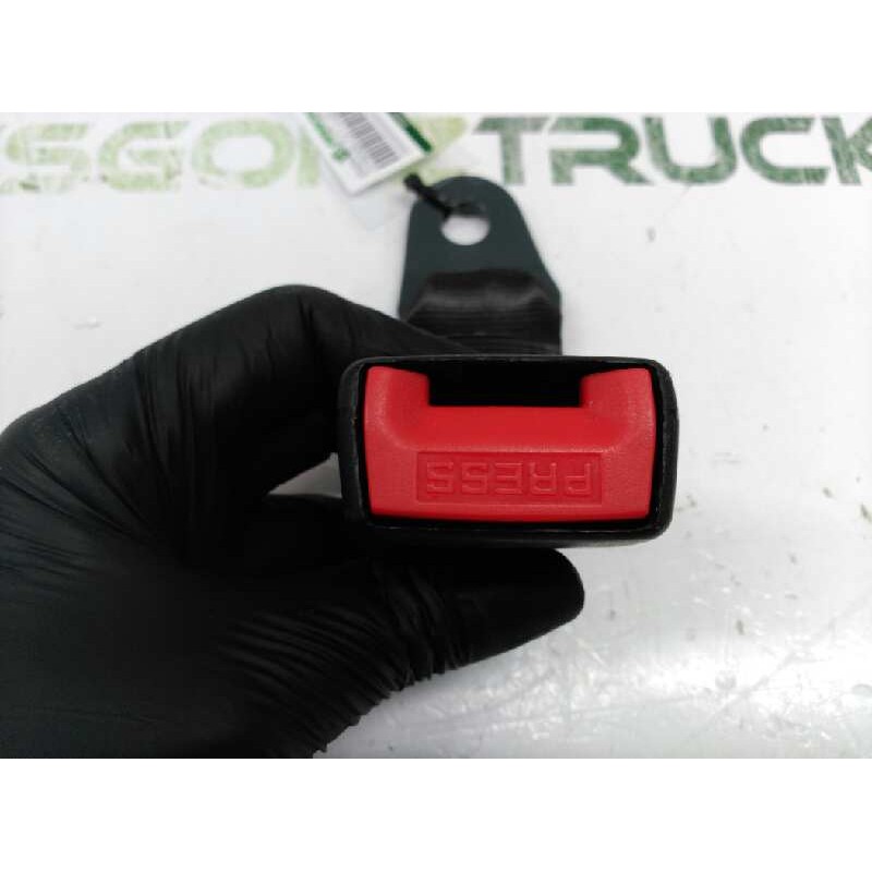 Recambio de enganche cinturon trasero derecho para citroën c3 1.4 hdi exclusive referencia OEM IAM 33015510  