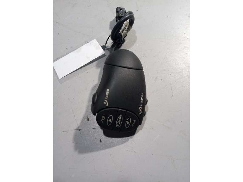 Recambio de mando radio para renault magnum ab 2005 12.8 diesel referencia OEM IAM 7421014639  