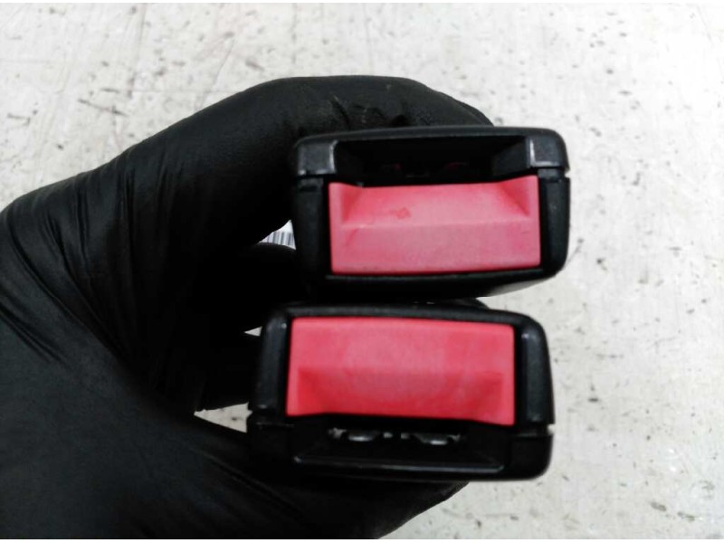 Recambio de enganche cinturon trasero derecho para ford fiesta (cbk) ghia referencia OEM IAM   
