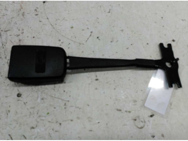 Recambio de enganche de cinturon izquierdo para ford fiesta (cbk) ghia referencia OEM IAM   