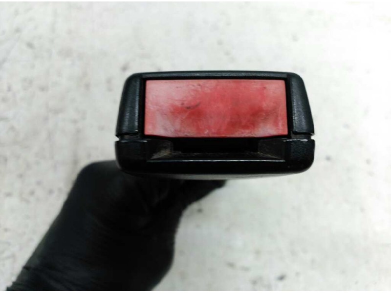 Recambio de enganche de cinturon izquierdo para ford fiesta (cbk) ghia referencia OEM IAM   