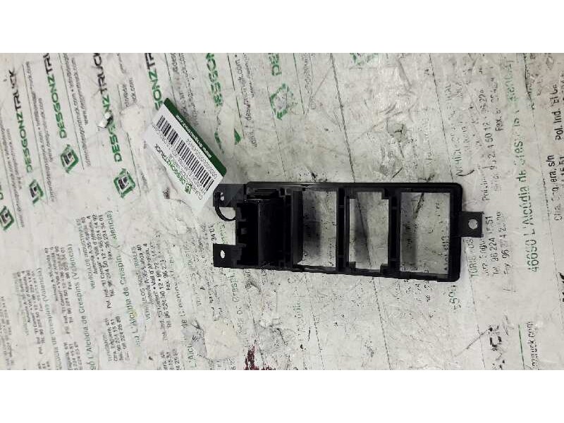 Recambio de guarnecidos varios para hyundai elantra (xd) 2.0 crdi comfort (5-ptas.) referencia OEM IAM  BOTONERA 