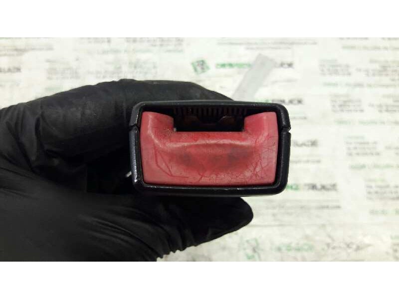 Recambio de enganche de cinturon derecho para peugeot bipper básico referencia OEM IAM 6093893  