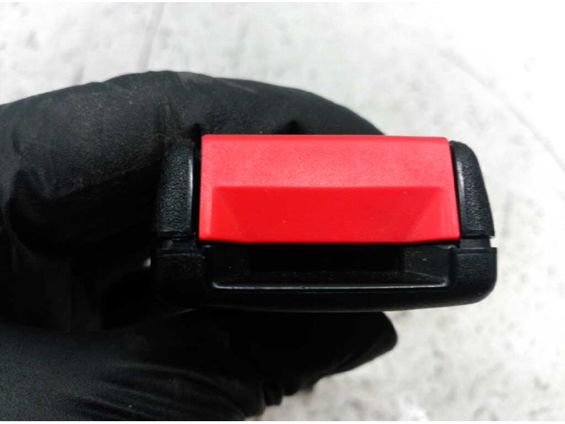 Recambio de enganche de cinturon derecho para seat ibiza (6k1) free sky referencia OEM IAM   