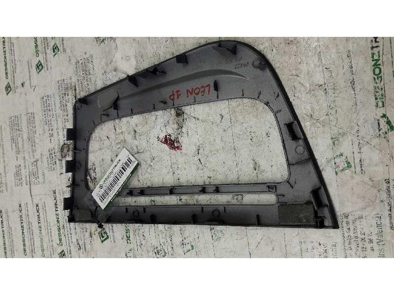 Recambio de guarnecido radio para seat leon (1p1) comfort limited referencia OEM IAM 1P1858063  