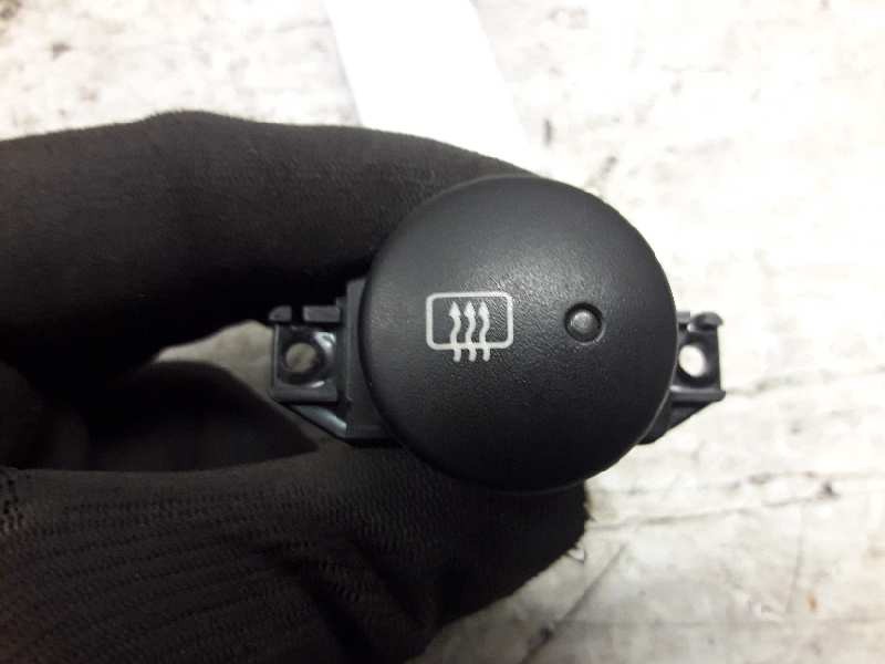 Recambio de boton antivaho para hyundai accent (x3) 1.5 gls referencia OEM IAM 9371022001  