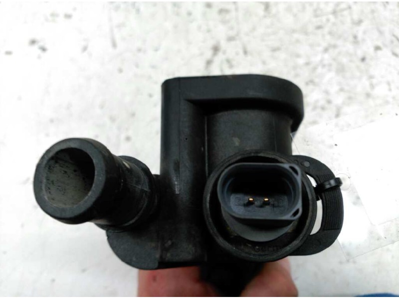 Recambio de pipa termostato para volkswagen golf v berlina (1k1) sportline referencia OEM IAM 038121132  