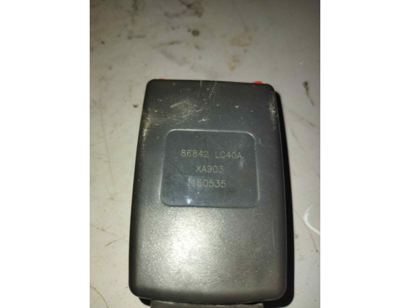 Recambio de enganche de cinturon derecho para renault serie d referencia OEM IAM 86842LC40A  