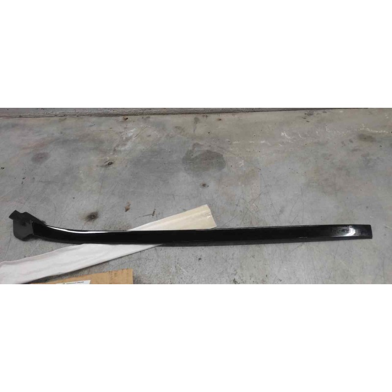 Recambio de moldura luna delantera para mercedes-benz clase e (w212) familiar 1.8 cat referencia OEM IAM A2126901162  