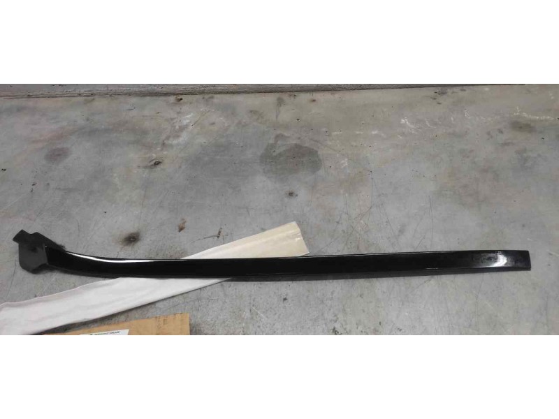 Recambio de moldura luna delantera para mercedes-benz clase e (w212) familiar 1.8 cat referencia OEM IAM A2126901162  