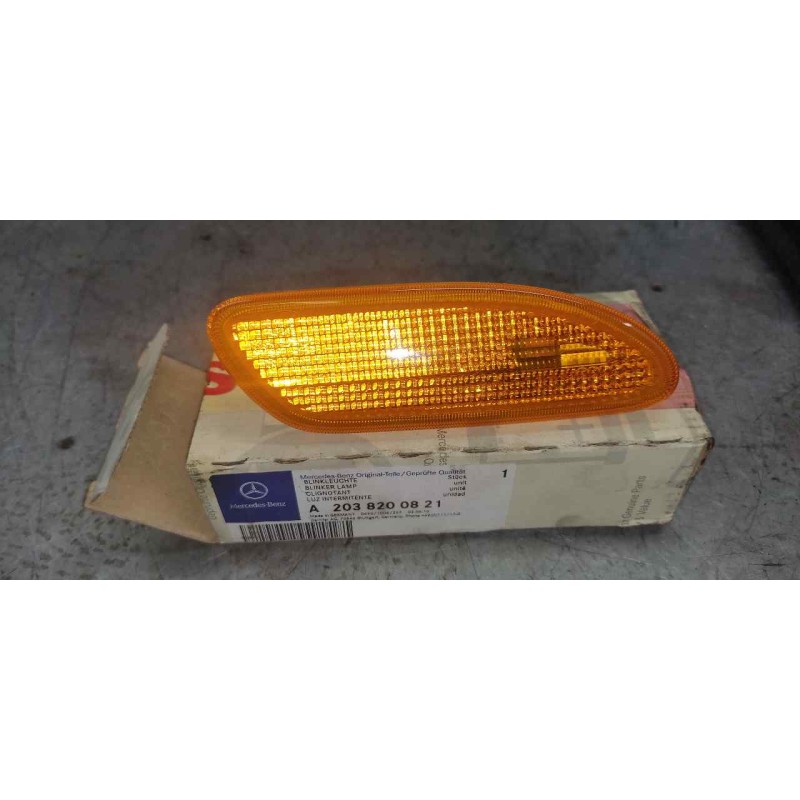 Recambio de catadioptrico trasero derecho para mercedes-benz clase c (w203) berlina 1.8 cat referencia OEM IAM A2038200821  