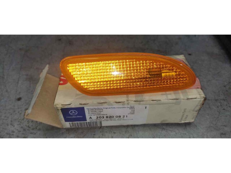 Recambio de catadioptrico trasero derecho para mercedes-benz clase c (w203) berlina 1.8 cat referencia OEM IAM A2038200821  