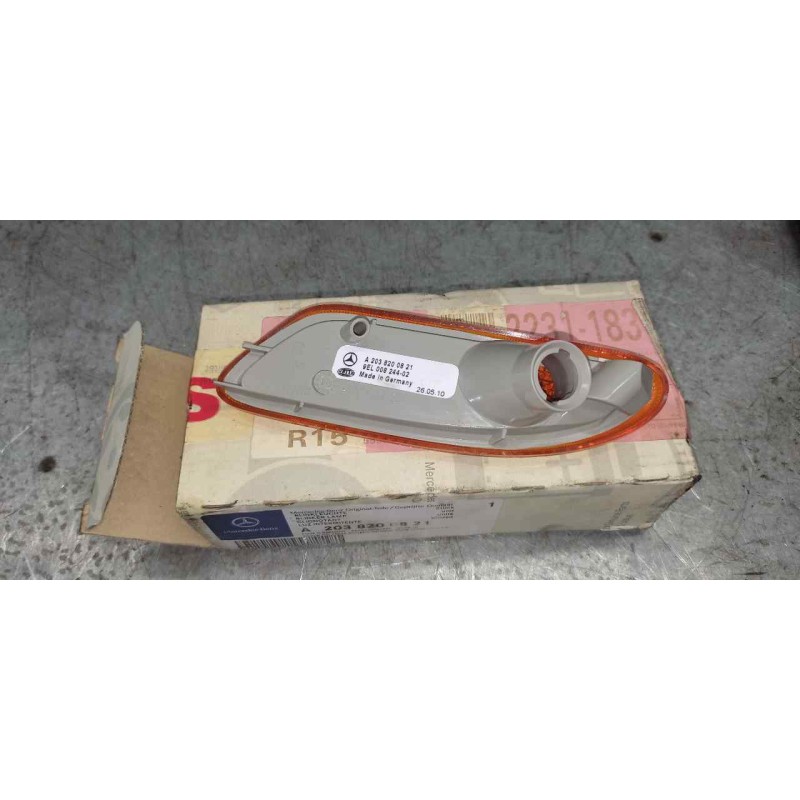 Recambio de catadioptrico trasero derecho para mercedes-benz clase c (w203) berlina 1.8 cat referencia OEM IAM A2038200821  