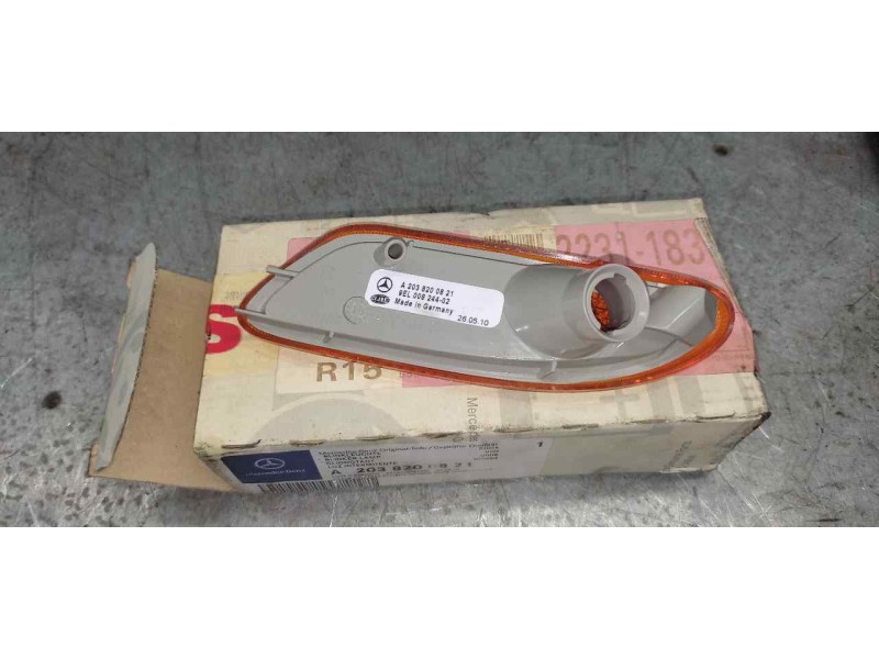 Recambio de catadioptrico trasero derecho para mercedes-benz clase c (w203) berlina 1.8 cat referencia OEM IAM A2038200821  