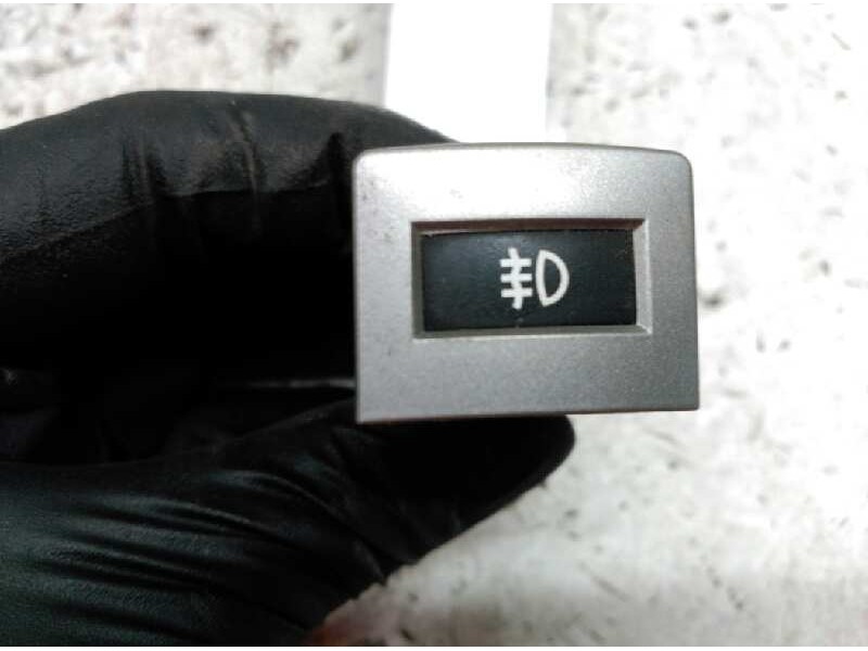 Recambio de boton antiniebla trasero para kia carnival ii 2.9 cdri ex referencia OEM IAM   