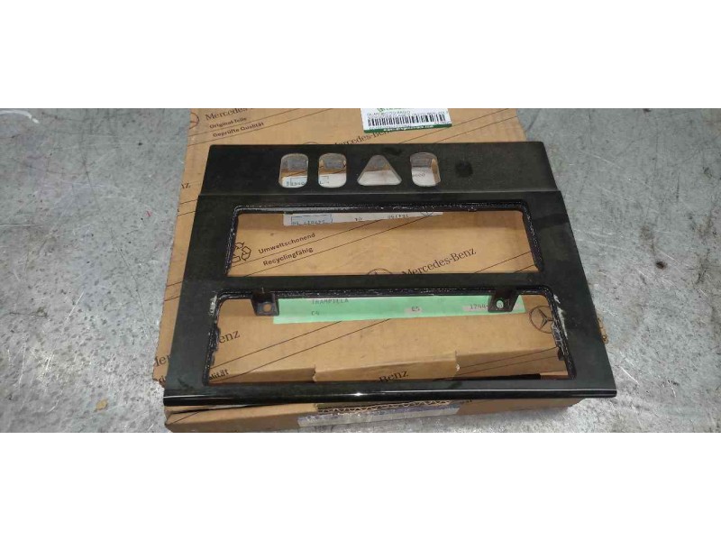 Recambio de guarnecido radio para mercedes-benz clase e (w210) berlina 2.0 16v cat referencia OEM IAM A2106807039  
