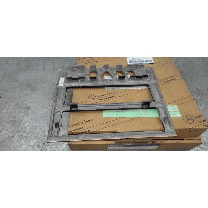 Recambio de guarnecido radio para mercedes-benz clase e (w210) berlina 2.0 16v cat referencia OEM IAM A2106807039  