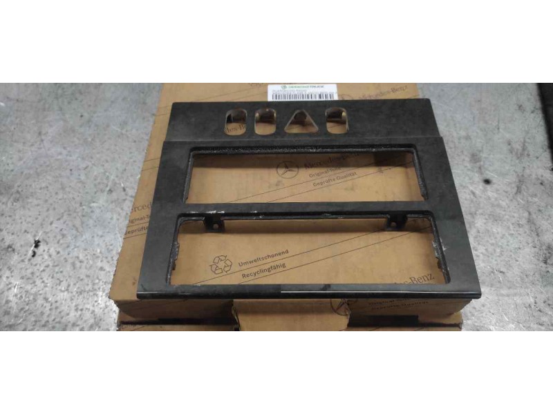 Recambio de guarnecido radio para mercedes-benz clase e (w210) berlina 2.0 16v cat referencia OEM IAM A2106807039  
