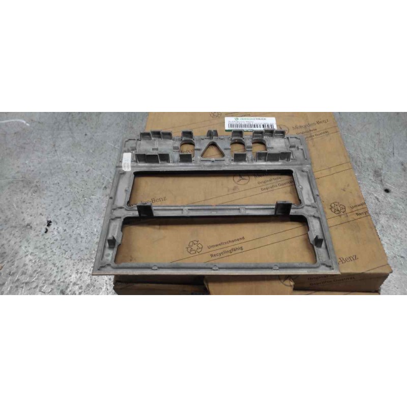 Recambio de guarnecido radio para mercedes-benz clase e (w210) berlina 2.0 16v cat referencia OEM IAM A2106807039  