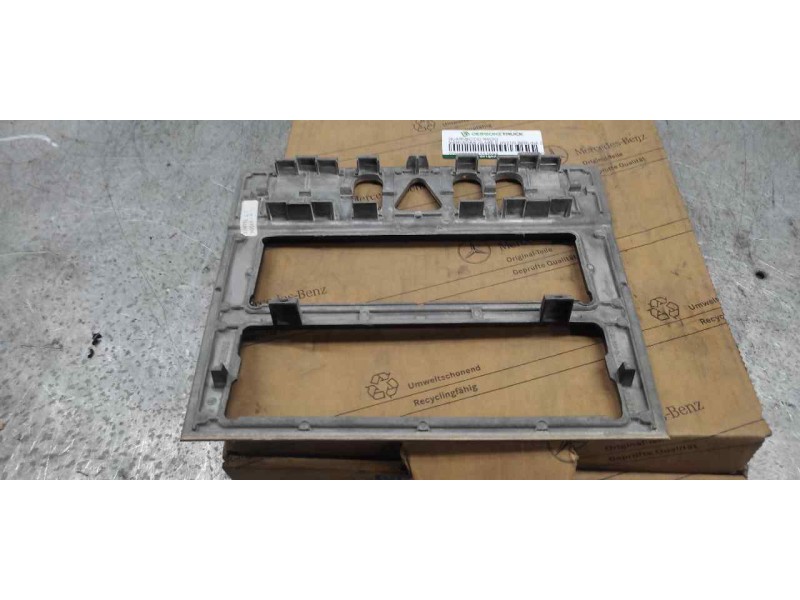 Recambio de guarnecido radio para mercedes-benz clase e (w210) berlina 2.0 16v cat referencia OEM IAM A2106807039  