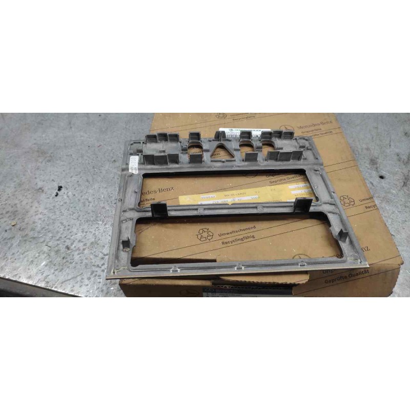 Recambio de guarnecido radio para mercedes-benz clase e (w210) berlina 2.0 16v cat referencia OEM IAM A2106807039  