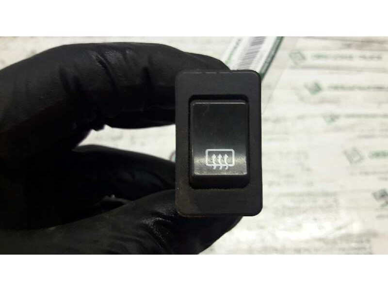 Recambio de boton antivaho para nissan patrol (k/w260) corto ta referencia OEM IAM 24017G9800  