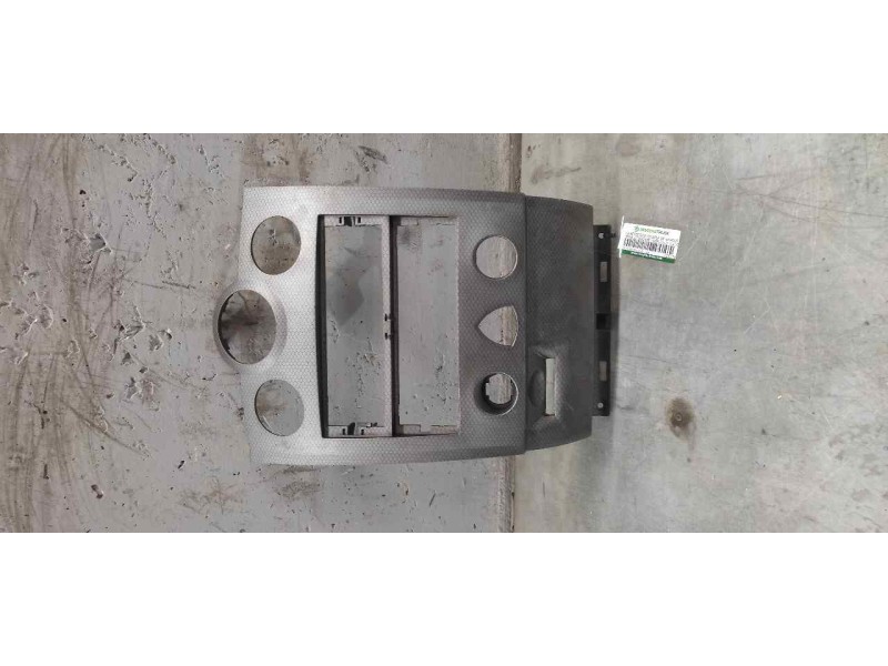 Recambio de guarnecidos consola de mandos para renault megane ii berlina 3p 1.4 16v referencia OEM IAM 8200178630  