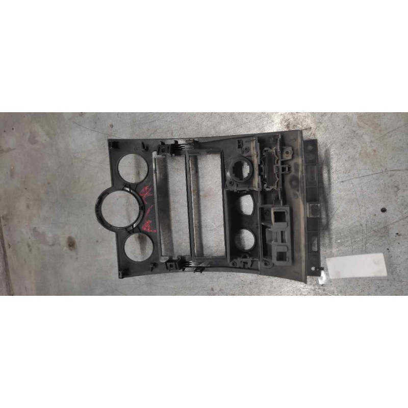 Recambio de guarnecidos consola de mandos para renault megane ii berlina 3p 1.4 16v referencia OEM IAM 8200178630  