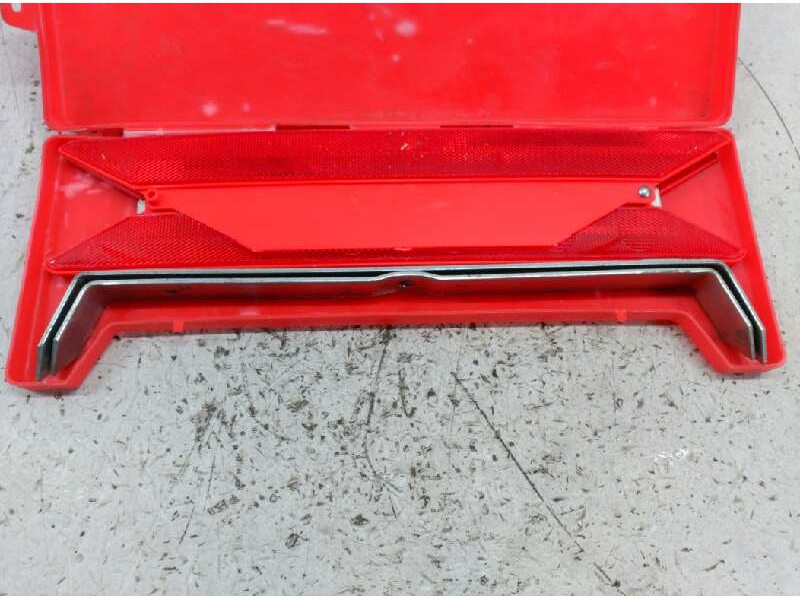 Recambio de triangulo emergencias para citroën xantia berlina 1.9 td sx referencia OEM IAM   