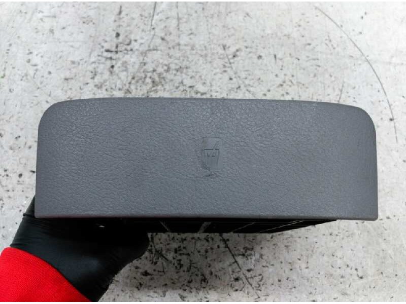 Recambio de posavasos para kia carnival ii 2.9 cdri ex referencia OEM IAM   